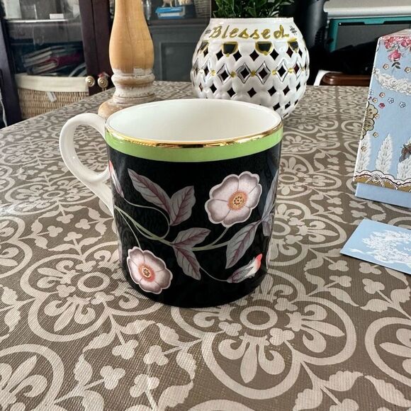 Wedgwood Archive Collection Wild Rose Black Bone‎ China Coffee mug NEW rare! - Picture 2 of 11